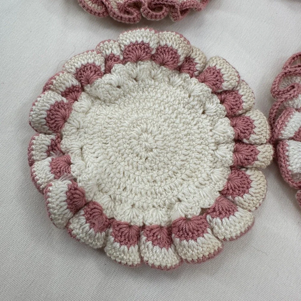Set of 4 Handmade Crochet Coasters Cream Pink Scalloped Edged Drinkware‎